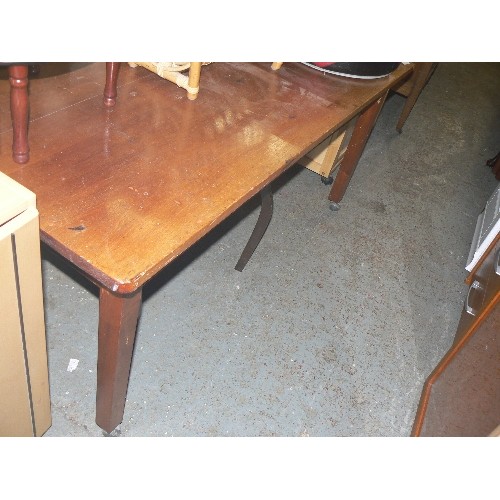 487 - MID-CENTURY TABLE ON CASTERS.