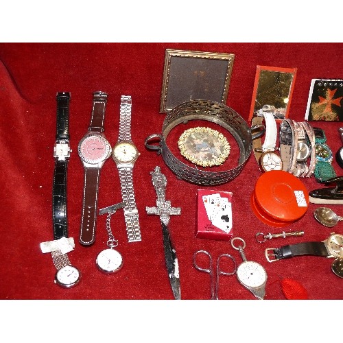 60 - MIXED BOX OF COLLECTABLES TO INCLUDE WATCHES, SMALL PICTURE FRAMES AND CUTLERY.