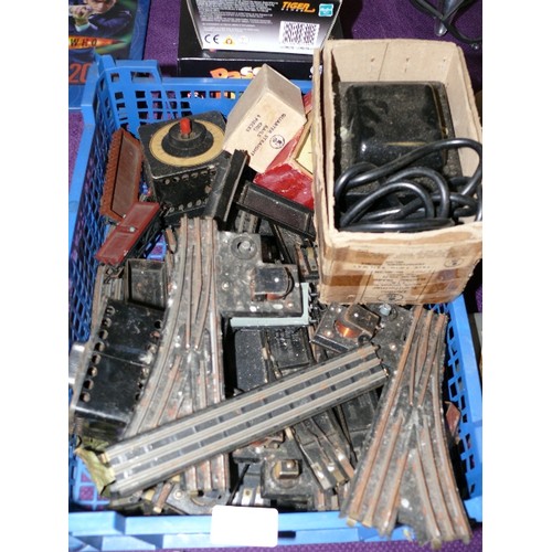 121 - TRAY OF TRIX TWIN RAILWAY TRACK AND CONTROLLERS.