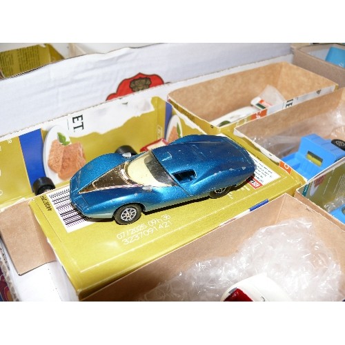 138 - MIXED COLLECTORS BOX OF VARIOUS CARS AND OTHER VEHICLES INCLUDING MATCHBOX, CORGI AND TRI-ANG.