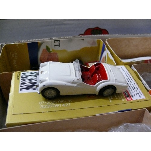 138 - MIXED COLLECTORS BOX OF VARIOUS CARS AND OTHER VEHICLES INCLUDING MATCHBOX, CORGI AND TRI-ANG.