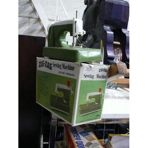 214 - ZIG-ZAG SEWING MACHINE, BATTERY OPERATED, WITH ORIGINAL BOX.