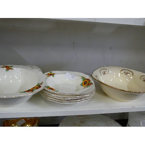 302 - SET OF ALFRED MEAKIN FRUIT BOWLS PLUS A FURTHER ALFRED MEAKIN SERVING BOWL.