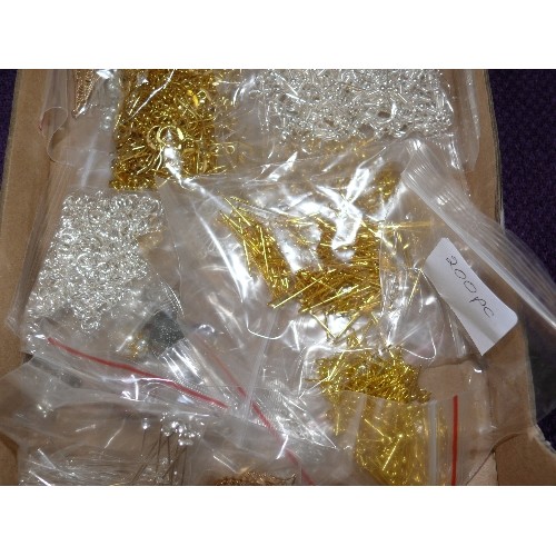 150 - TRAY OF GOOD QUALITY PLATED JEWELLERY MAKING FINDINGS, APPROX. 50 PAIRS OF WHITE AND YELLOW EARRING ... 