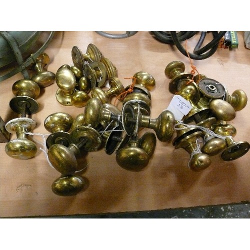 230 - EIGHTEEN PAIRS OF BRASS KNOBS AND HANDLES.