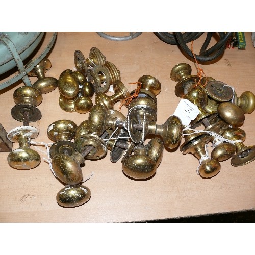 230 - EIGHTEEN PAIRS OF BRASS KNOBS AND HANDLES.