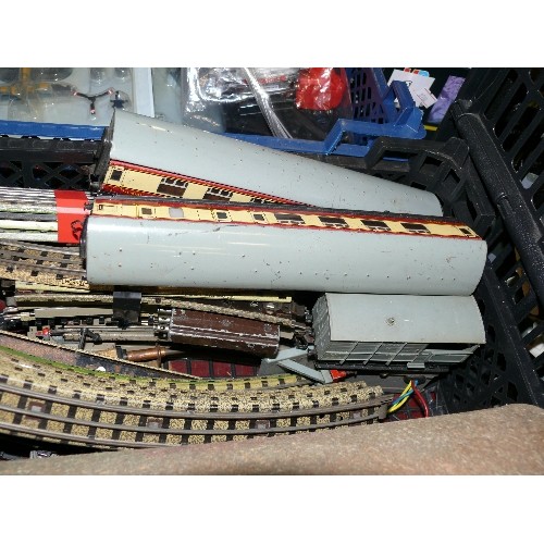 274 - TRAY OF 'OO' GAUGE TRAIN TRACK INCLUDING TUNNEL, TRAIN, SIGNAL BOX AND COACHES.