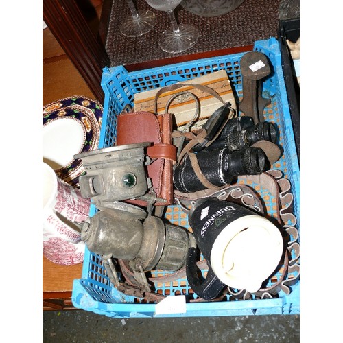 303 - TRAY OF VINTAGE COLLECTABLES INCLUDING GUINESS CUP, LANTERN, BINOCULARS, CARTRIDGE BELTS, SHOE LAST ... 