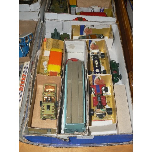 319 - MIXED COLLECTORS BOX OF CARS AND OTHER VEHICLES INCLUDING CORGI AND MATCHBOX.