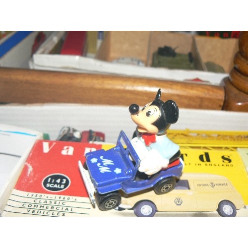 321 - MIXED COLLECTORS BOX OF CARS AND OTHER VEHICLES INCLUDING VANGUARDS, CORGI AND TRI-ANG.