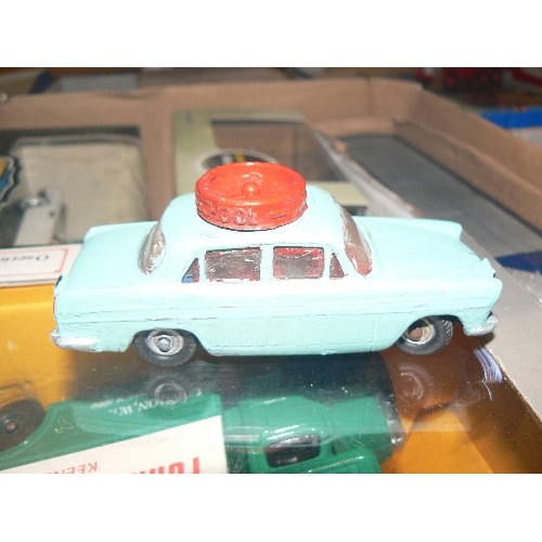 323 - MIXED COLLECTORS BOX OF CARS AND OTHER VEHICLES INCLUDING CORGI.