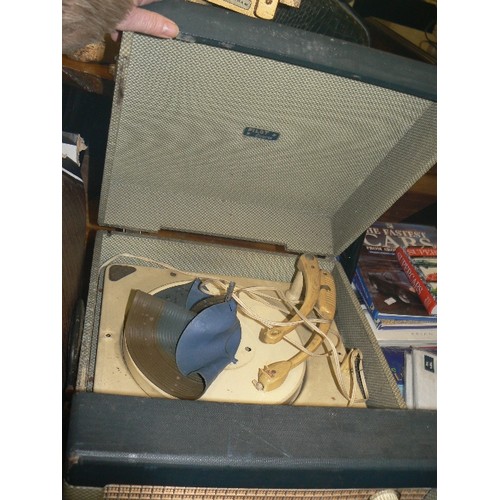 383 - VINTAGE PILOT ENCORE RECORD PLAYER