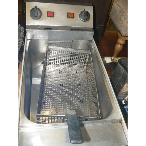 394 - LARGE COMMERCIAL DEEP FAT FRYER