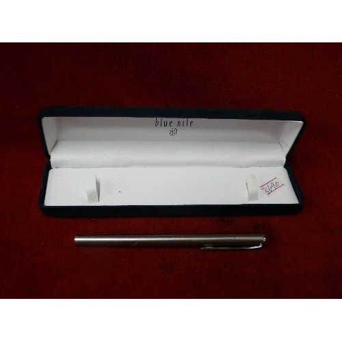 34 - A MONTBLANC FOUNTAIN PEN (WITH INCORRECT BOX)