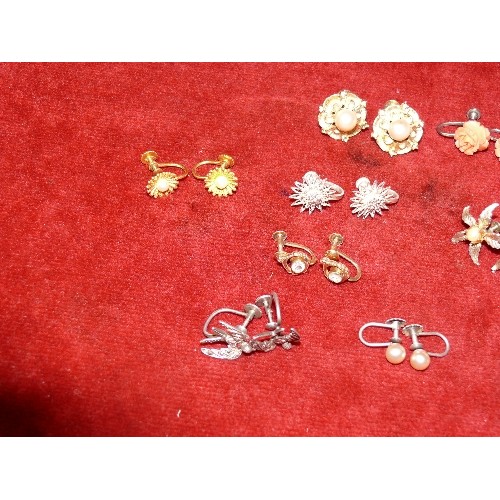 5 - COLLECTION OF NINE PAIRS OF SCREW FASTENING EARRINGS IN BOTH SILVER AND GOLD COLOURED METALS - FLOWE... 