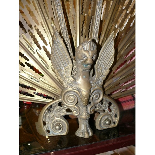 353 - DECORATIVE BRASS PEACOCK FAN FIRE SCREEN.