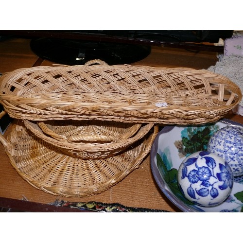 345 - VARIOUS DECORATIVE CHINA ITEMS PLUS A SELECTION OF WICKER BASKETS.