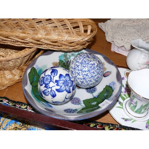 345 - VARIOUS DECORATIVE CHINA ITEMS PLUS A SELECTION OF WICKER BASKETS.