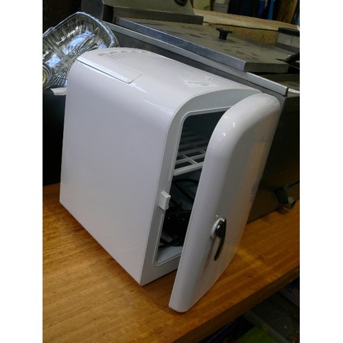 396 - MINI PORTABLE FRIDGE, ALSO HAS WARM MODE.