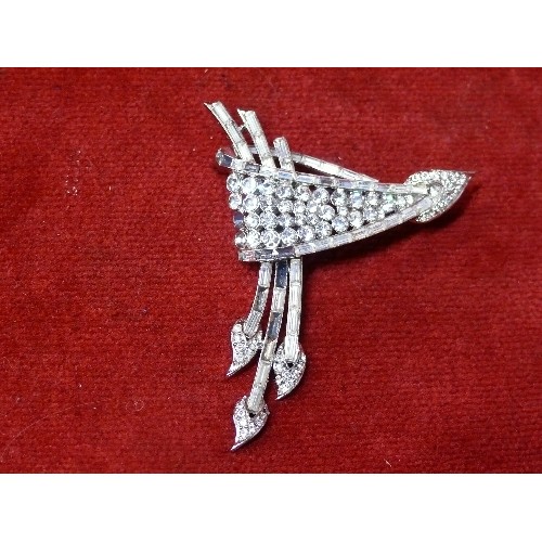 4 - BEAUTIFUL ART NOUVEAU STYLE DIAMANTE BROOCH - A FEW STONES MISSING.