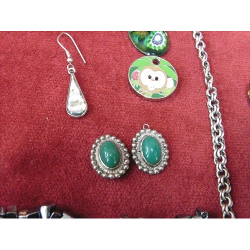 46 - MIXED SELECTION OF JEWELLERY -BROOCHES, BRACELET, NECKLACES, PENDANT, CHAINS.