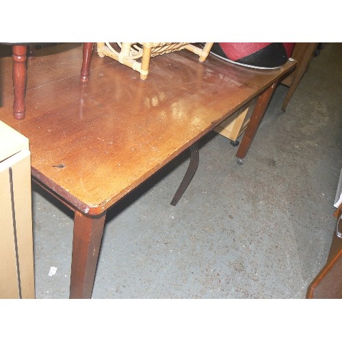 443 - MID-CENTURY TABLE ON CASTERS.