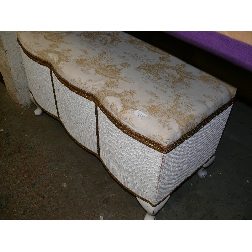 419 - LARGE VINTAGE OTTOMAN WITH ORIENTAL THEMED PADDED SEAT.