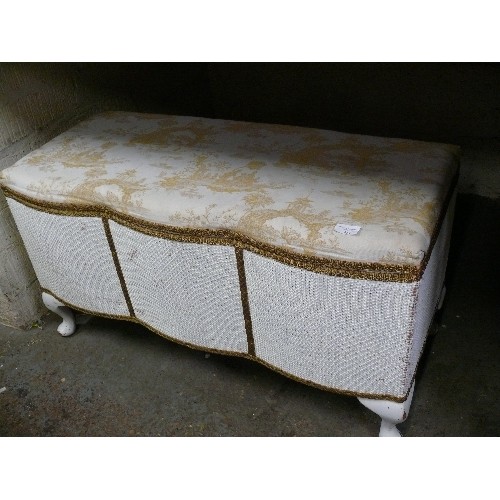 419 - LARGE VINTAGE OTTOMAN WITH ORIENTAL THEMED PADDED SEAT.