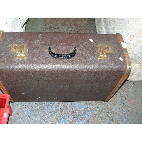 420 - LARGE VINTAGE BROWN SUITCASE