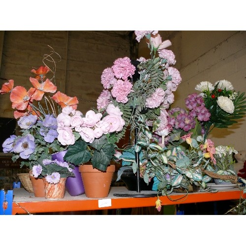 426 - LARGE COLLECTION OF DECORATIVE PLANT POTS, VASES AND ARTIFICIAL FLOWERS AND PLANTS.