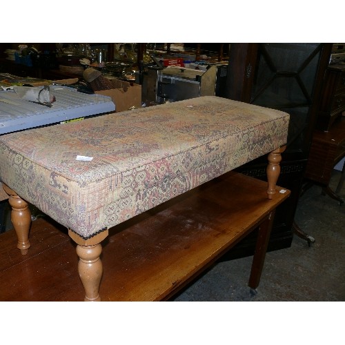 442 - LARGE UPHOLSTERED STOOL/WINDOW SEAT.