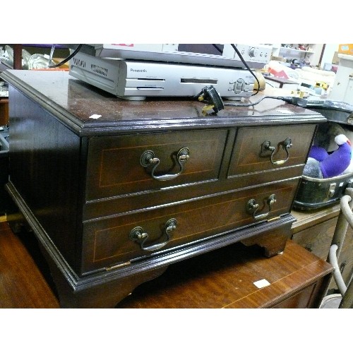 446 - SMALL TV CABINET WITH FAUX DRAWERS.