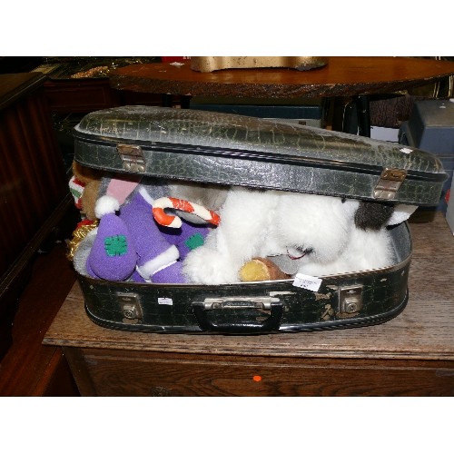 449 - VINTAGE SUITCASE OF CUDDLY TOYS