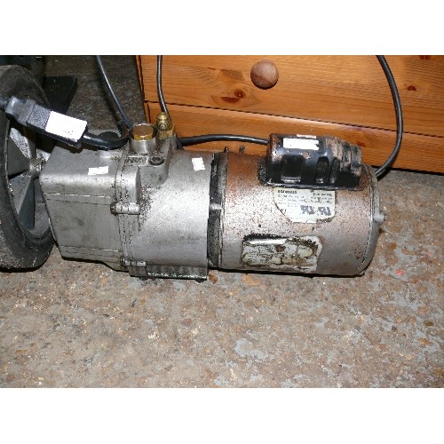 462 - ROBINAIR AIR COMPRESSOR