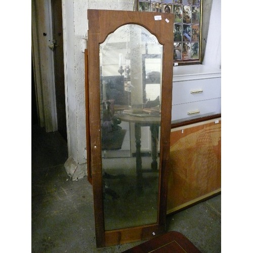 484 - FULL LENGTH MIRROR IN WOODEN FRAME.