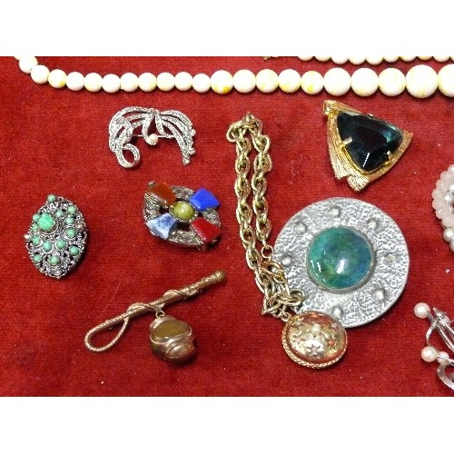 13A - NINE PEARL, CRYSTAL AND GLASS BRACELETS, WOODEN NECKLACES, VINTAGE BROOCHES, SILVER PENDANT, RING.