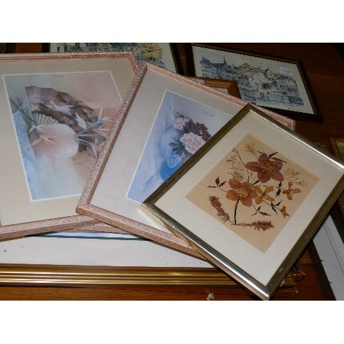 432 - SELECTION OF VARIOUS FRAMED AND GLAZED FLORAL PRINTS.