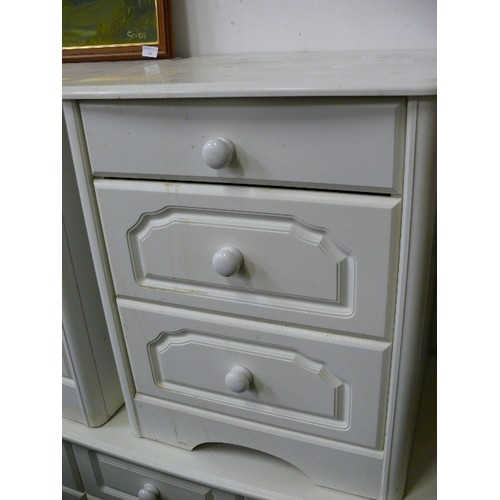 481 - A LARGE SIX OVER TWO CHEST OF DRAWERS PLUS A MATCHING PAIR OF THREE DRAWER BEDSIDE TABLES.