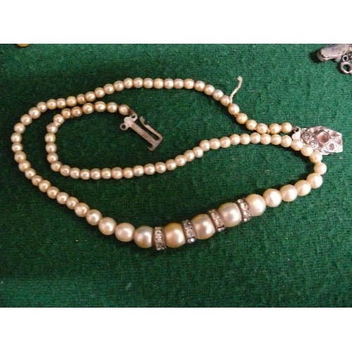 6C - TUNBRIDGE STYLE SMALL BOX, LARGE SHELL NECKLACE ON CORD AND TWO VINTAGE STRINGS OF PEARLS, ONE WITH ... 