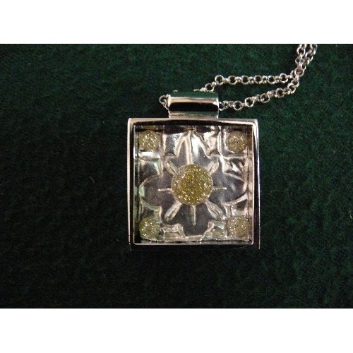 8A - VERY UNUSUAL SILVER METAL PENDANT AND CHAIN.