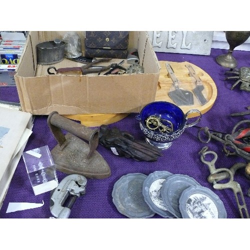 113 - MIXED BOX OF COLLECTABLES TO INCLUDE PEWTER IN DISHES, FLAT IRON, VARIOUS OTHER WOOD AND METAL ITEMS... 