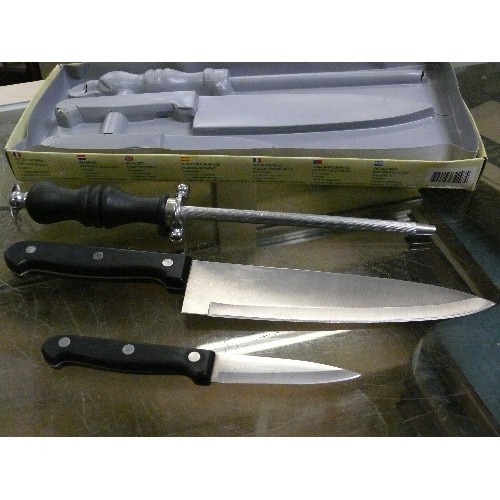 82 - KITCHEN CARVING SET