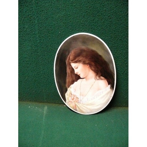 77 - CERAMIC PLAQUE WITH LOVELY LADY PICTURE SIGNED B. HEMSLEY.