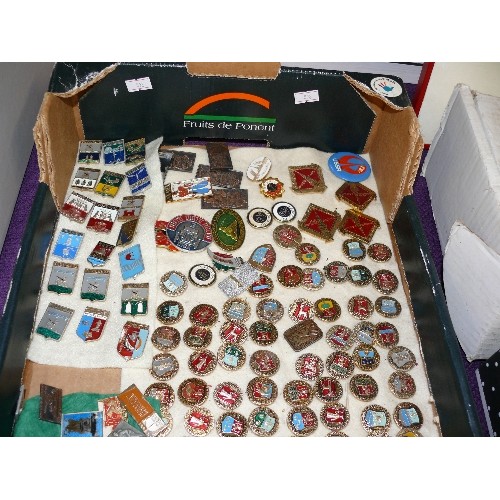 98 - LARGE BOX OF VARIOUS RUSSIAN PIN BADGES