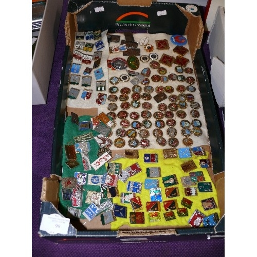 98 - LARGE BOX OF VARIOUS RUSSIAN PIN BADGES