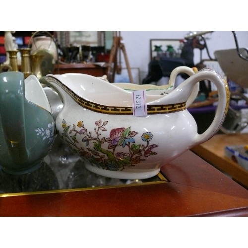 190 - QUANTITY OF VARIOUS GRAVY/SAUCE BOATS INCLUDING INDIAN TREE AND EMPIRE WARE.