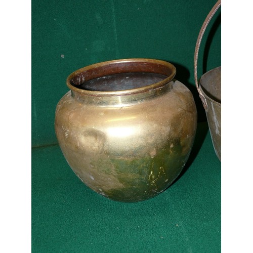 108 - LARGE HEAVY BRASS JAM PAN AND A BRASS VASE