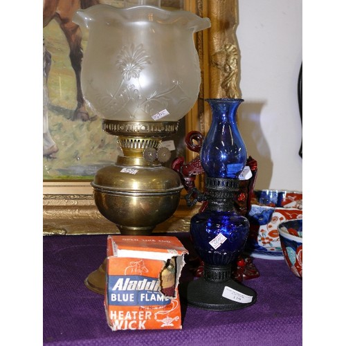 119 - A BRASS OIL LAMP WITH GLASS SHADE AND CHIMNEY PLUS A FURTHER BLUE GLASS OIL LAMP AND A BOXED ALADDIN... 