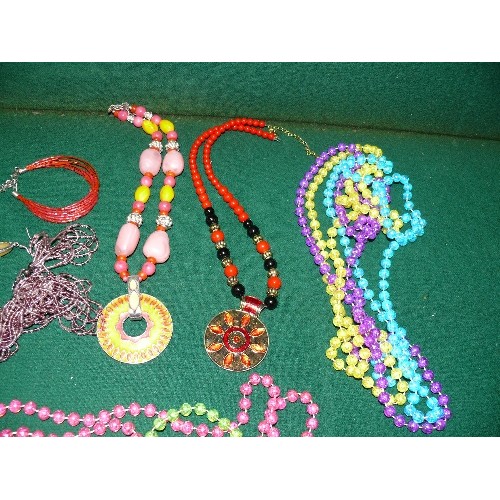 58 - SELECTION OF COSTUME JEWELLERY, COLOURFUL BEADS ETC