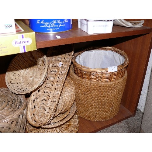 154 - LARGE COLLECTION OF MIXED WICKER BASKETS